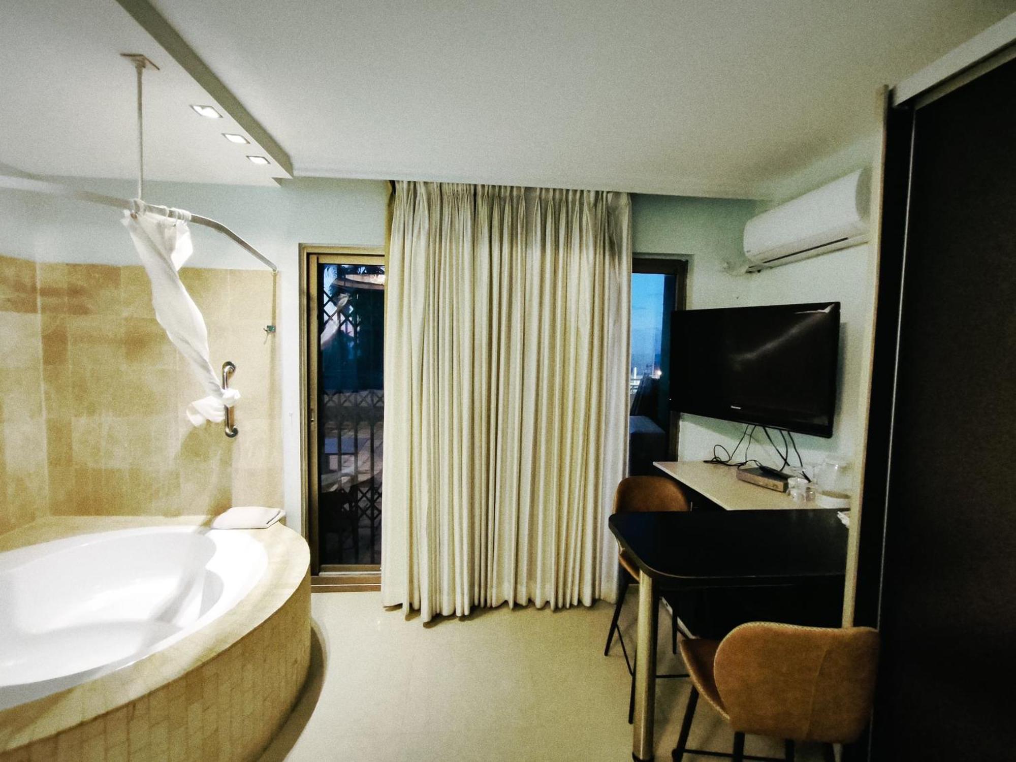 Marina Aparthotel 2*