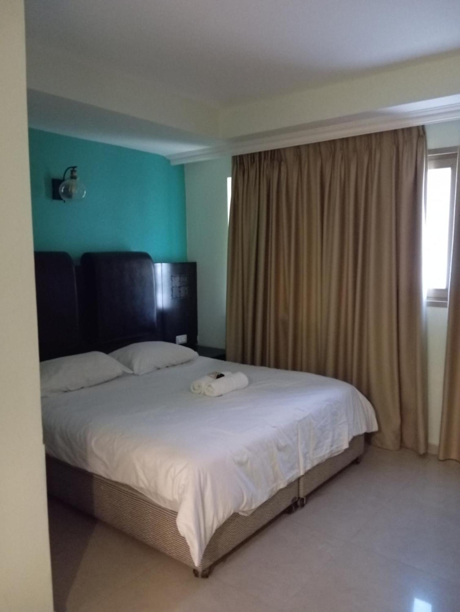 Marina Aparthotel 2*