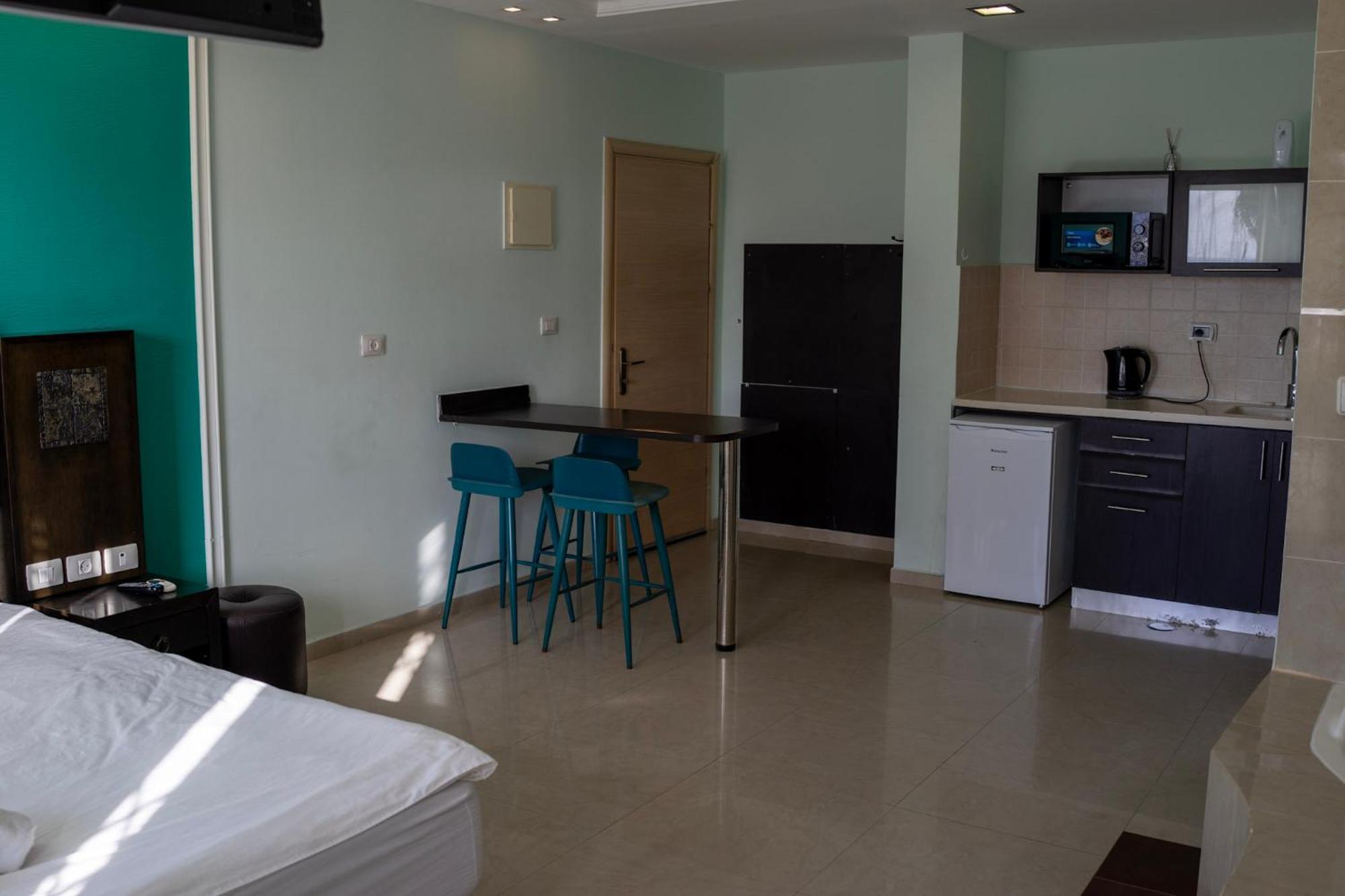 Marina Aparthotel 2*