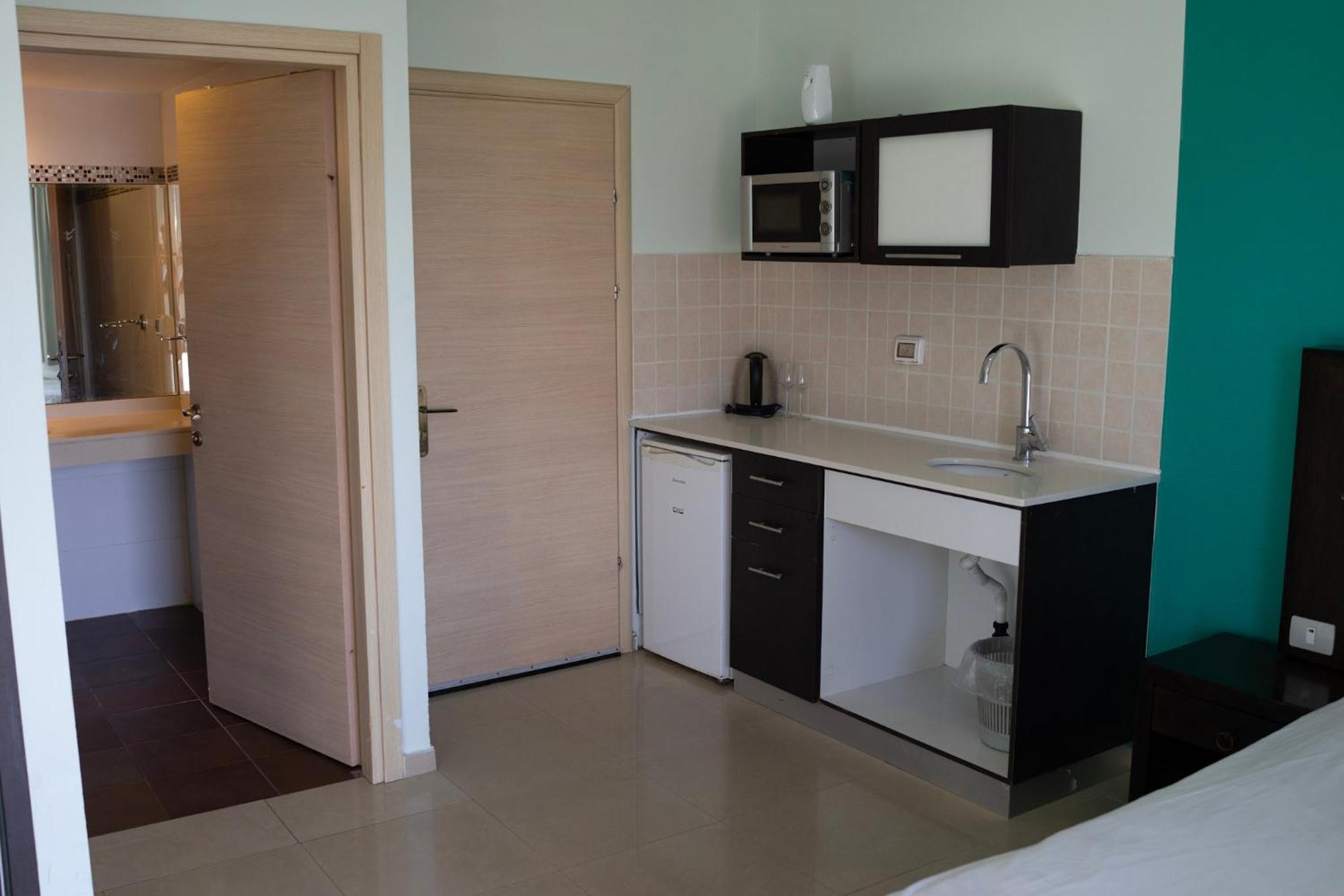 Marina Aparthotel 2*