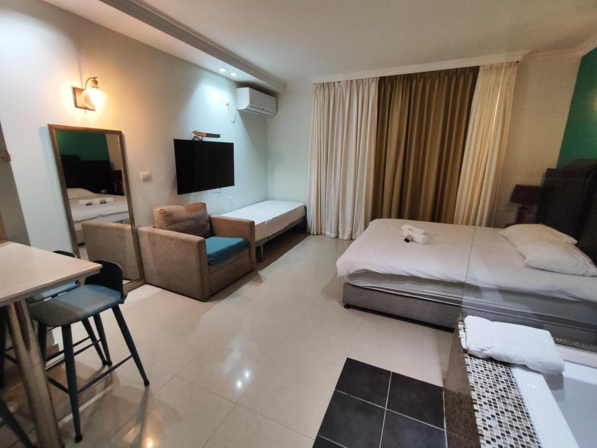 Marina Aparthotel 2*