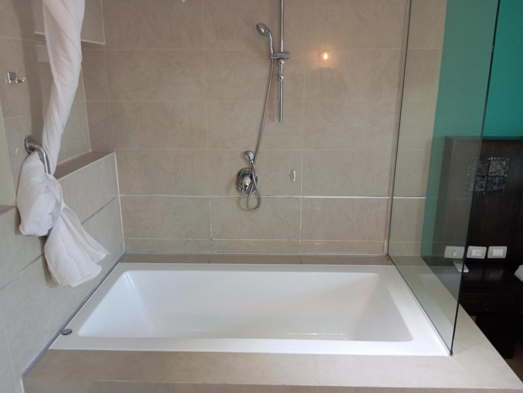 Khách sạn hẻo lánh Marina